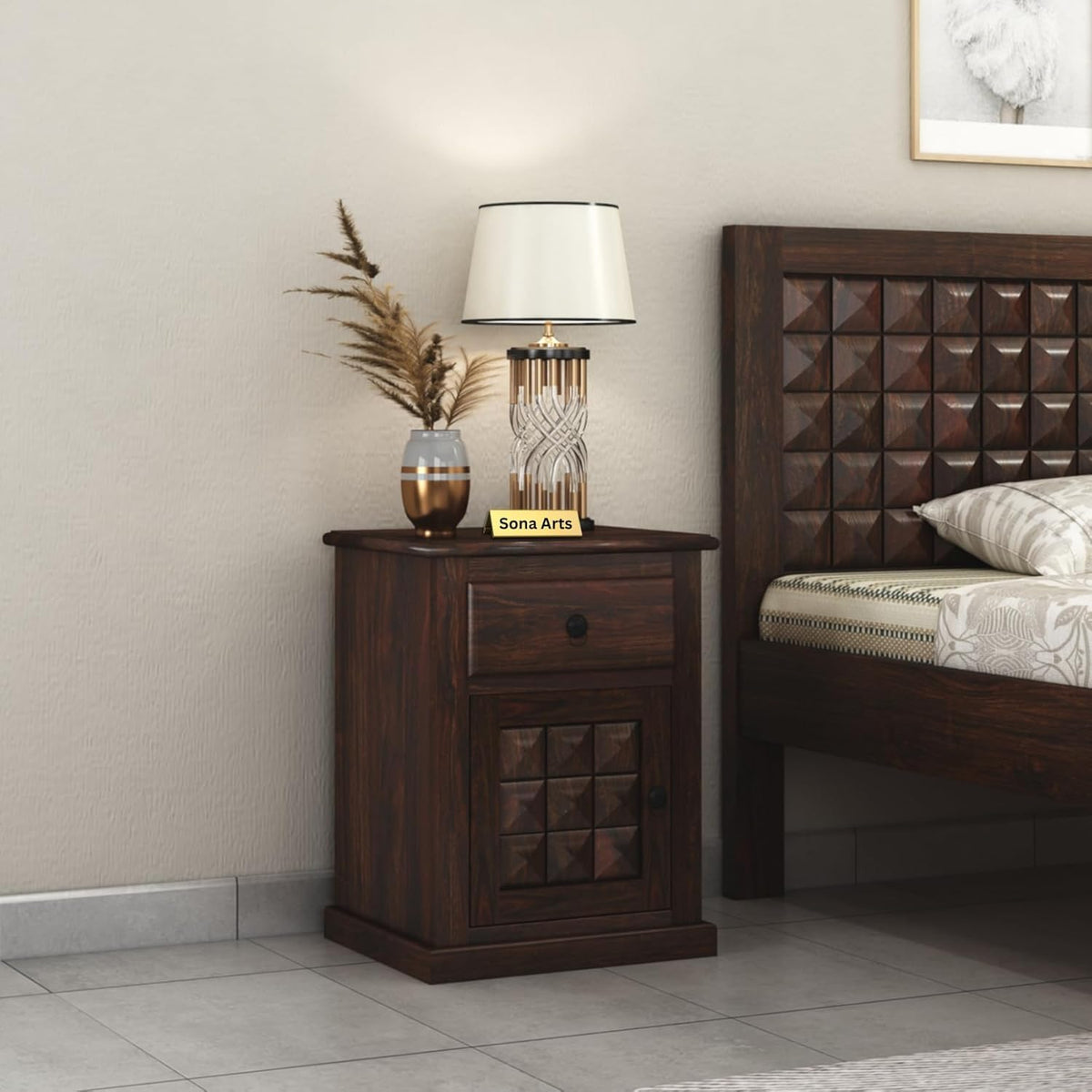 Diamond Sheesham Queen Size Bed without Storage + 2 Bedside in walnut finish - close-up of the walnut finish and wood grain
